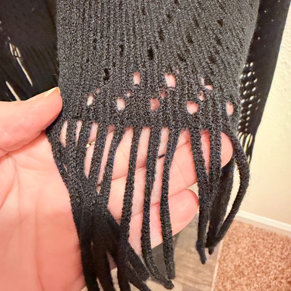 The Skyline Collection Women's Ivory and Black Fringed Open Front Shawl Sweater - Picture 8 of 14